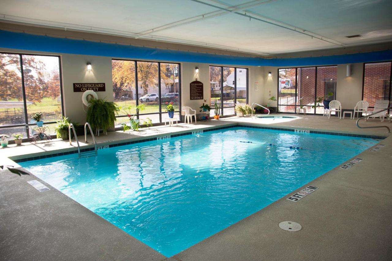 Crossroad Inn And Suites Salem エクステリア 写真